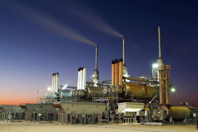 10. Tập đoàn Kuwait Petrol Corporation với năng lực sản xuất 3,2 triệu thùng dầu/ngày. Công ty này được thành lập năm 1934 bởi liên minh BP và Chevron. Sau hơn 40 năm khai thác và kinh doanh, đến năm 1975, công ty được chính phủ Kuwait quốc hữu hoá và trở thành tập đoàn dầu khí Kuwait (KPO). Cuộc chiến tranh vùng Vịnh năm 1990 đã gây nhiều hậu quả nặng nề cho KPO nhưng sau đó KPO đã hồi phục và phát triển mạnh mẽ và lọt top 10 tập đoàn dầu khí lớn nhất thế giới.
